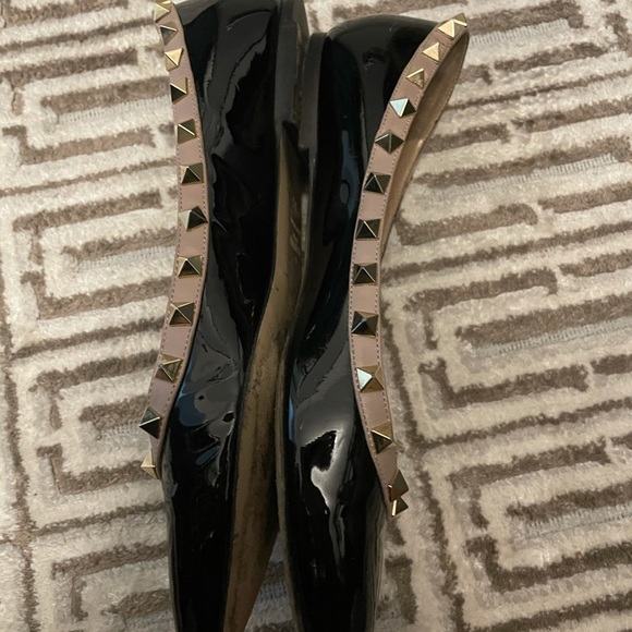 PATENT ROCKSTUD BALLET FLAT - Picture 4 of 4